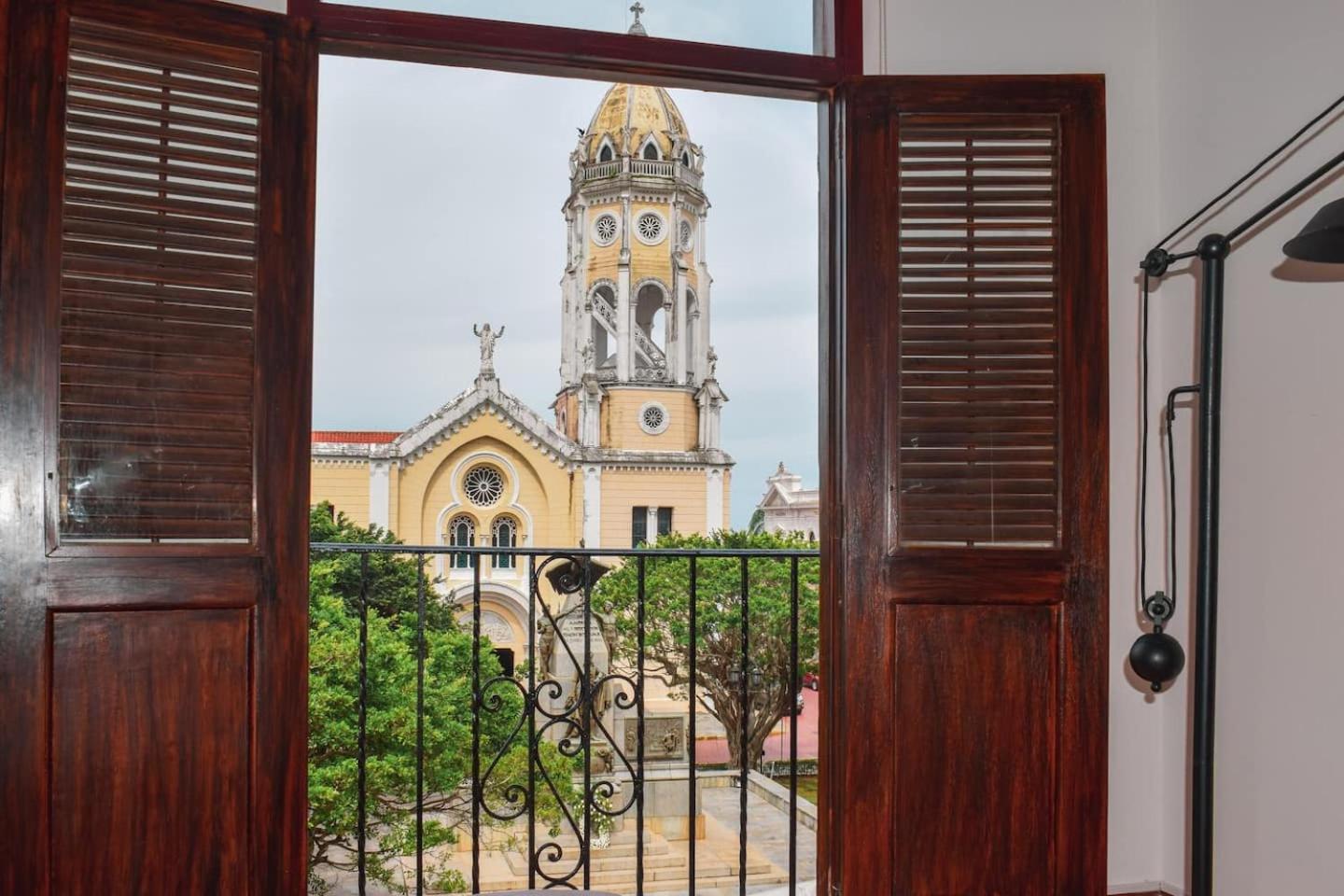 Best Location - Spacious And Fancy Apt Panamaváros Kültér fotó