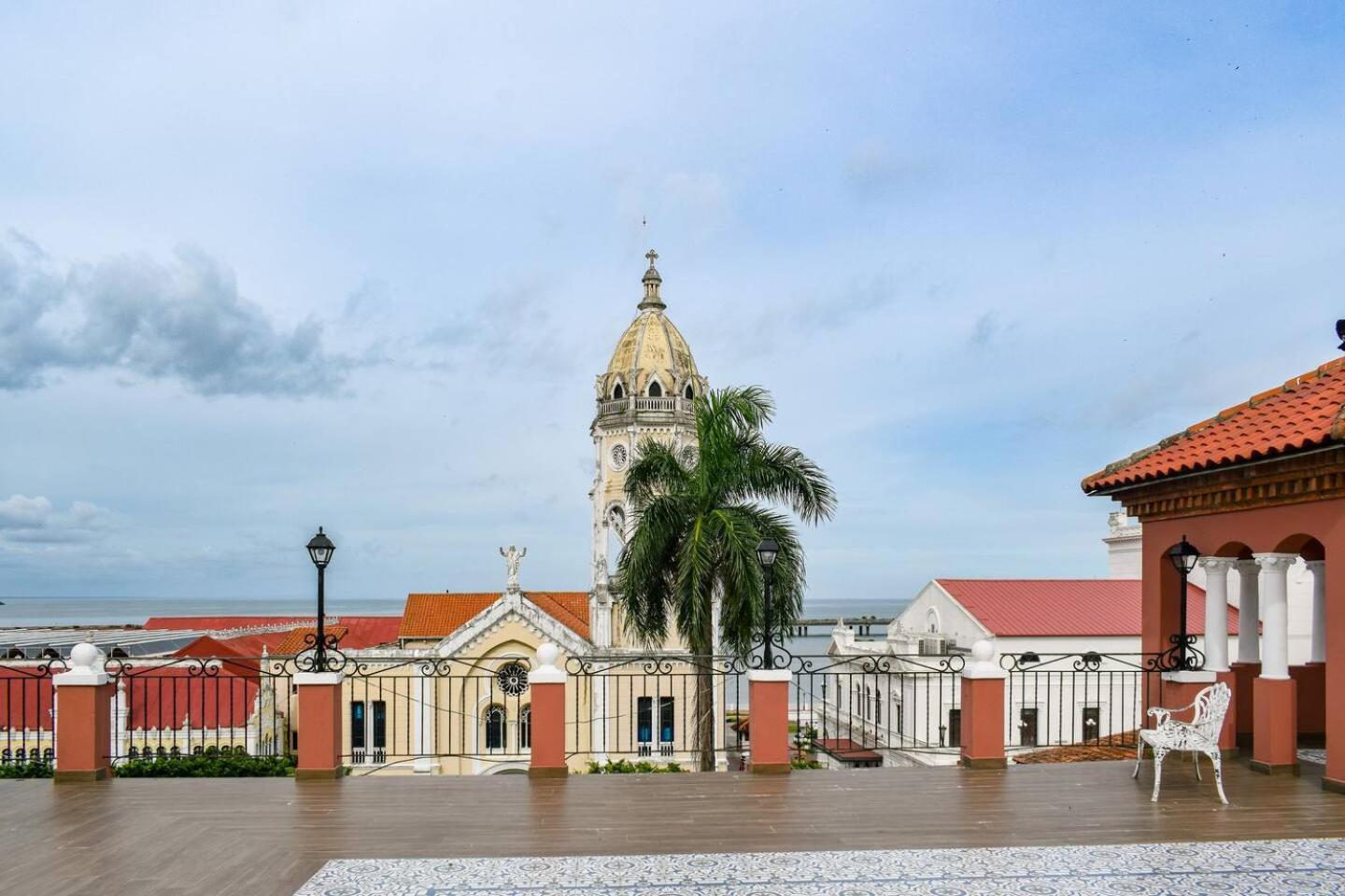Best Location - Spacious And Fancy Apt Panamaváros Kültér fotó
